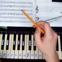 Jak nauczyć się gry na keyboardzie? Łatwe kroki dla zupełnych początkujących