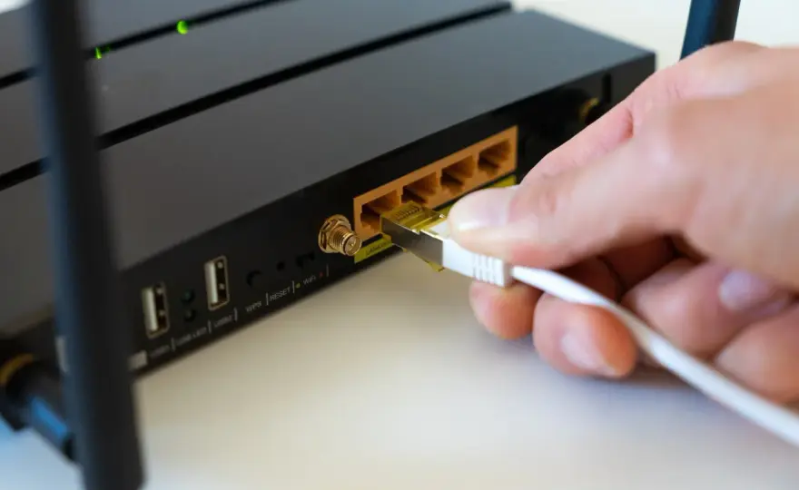 Jak podłączyć modem do laptopa? Proste kroki i najczęstsze problemy